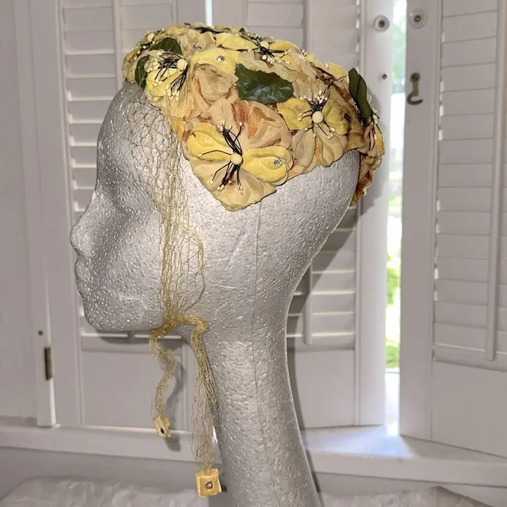 Vintage 50s/60s Yellow Floral Hat with netting that‎ ties under chin - Picture 3 of 7